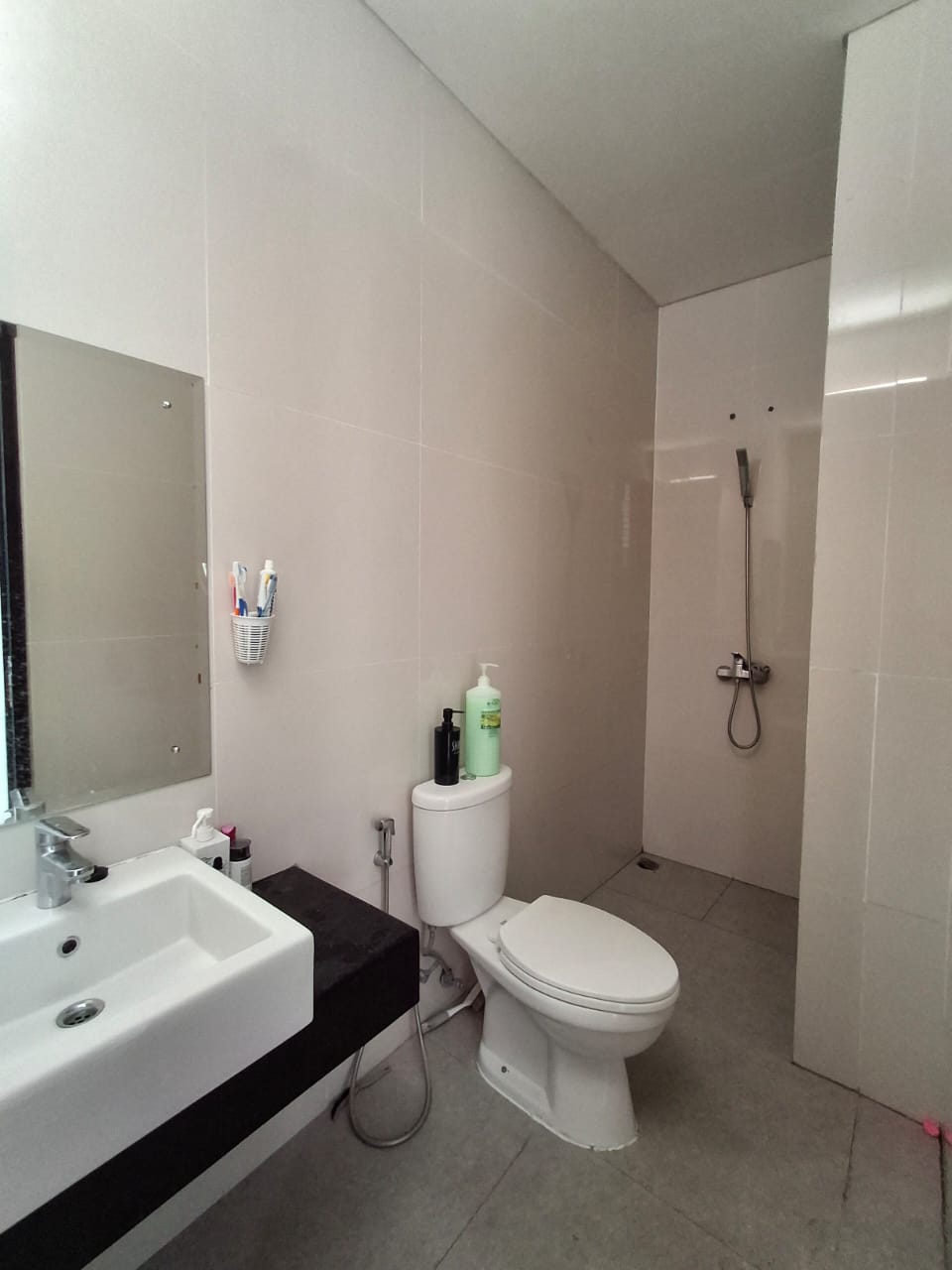 Rumah Z Living Lake Garden EF 28 12 Grand Wisata thumbnail 11
